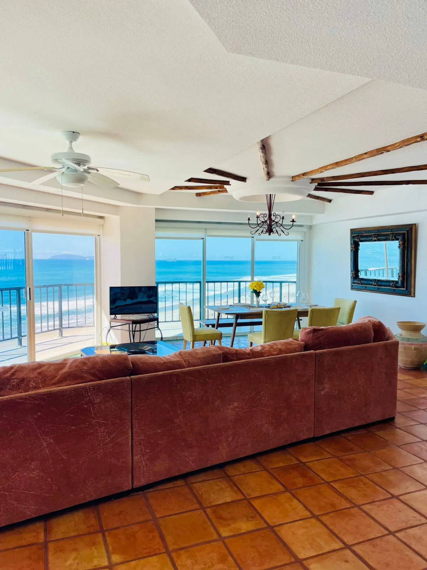 Oceanfront penthouse with spectacular views in Rosarito